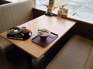 高速　昼食